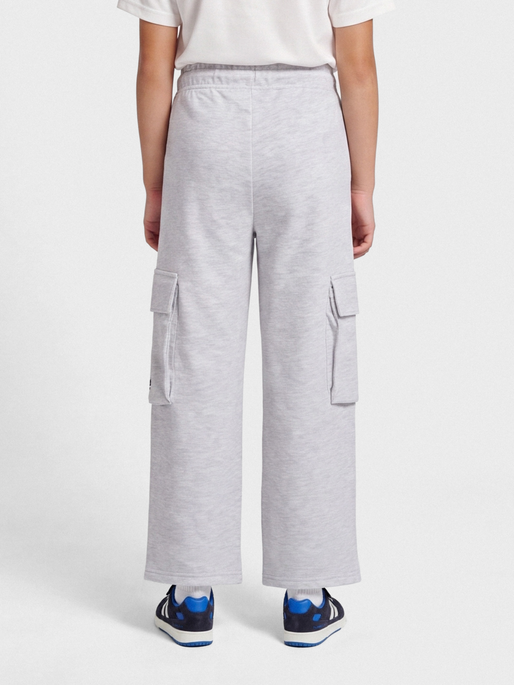 hmlJR LOOSE WL CARGO SWEATPANT, LIGHT GREY MELANGE, model