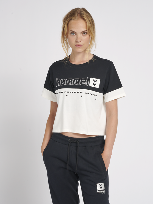 hmlLGC SIW CROPPED T-SHIRT, BLACK, model