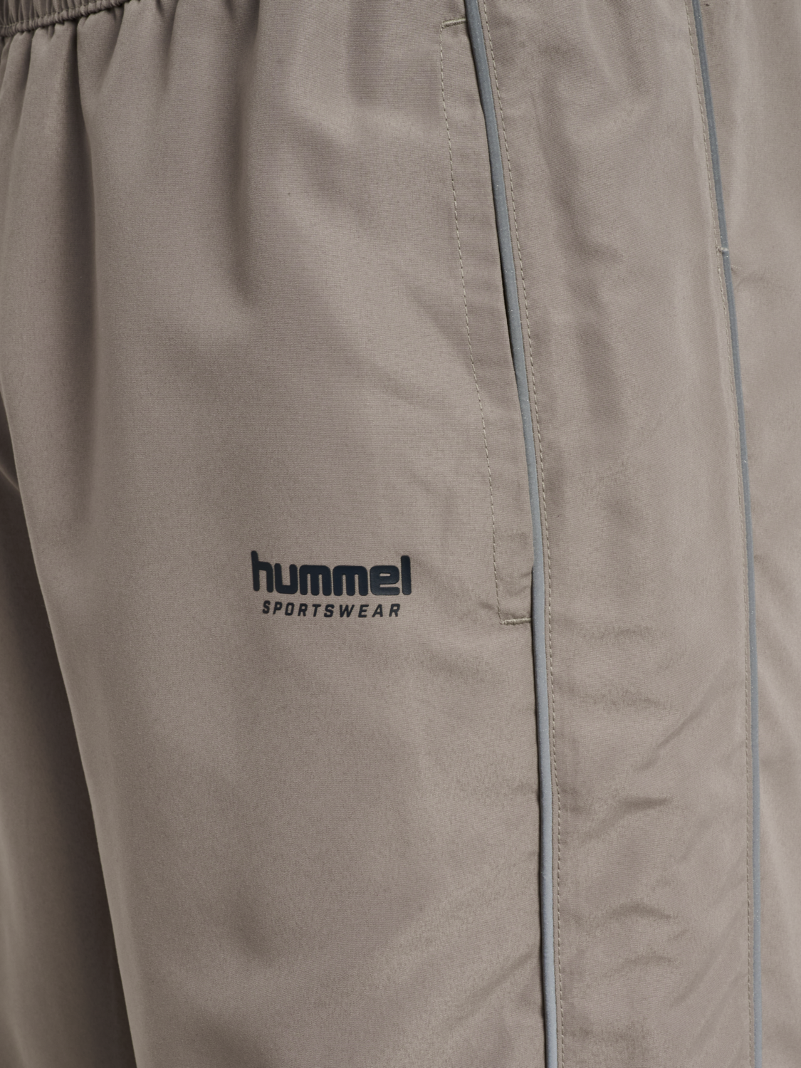 hmlLOOSE TRACK PANTS TOPSCORER, ROCK RIDGE/DRESS BLUES, packshot