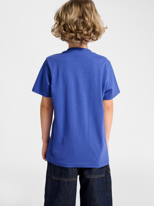 hmlJR REG GRAPHIC T-SHIRT S/S, DAZZLING BLUE, model