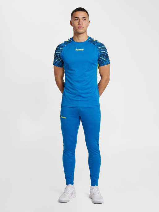 hmlBLAZE PRO TRAINING PANTS, SKYDIVER, model