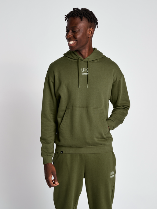 hmlLP10 BOXY SWEAT HOODIE, IVY GREEN, model