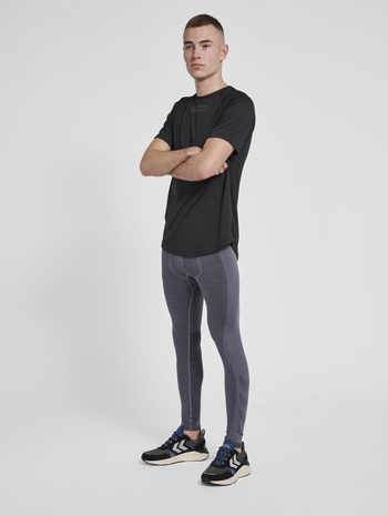 hmlMT JUSTIN SEAMLESS TIGHTS, BLACK, model