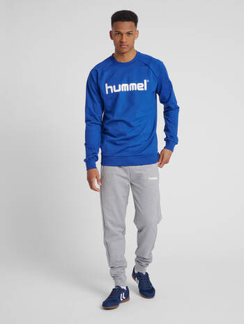 HMLGO COTTON LOGO SWEATSHIRT, TRUE BLUE, model