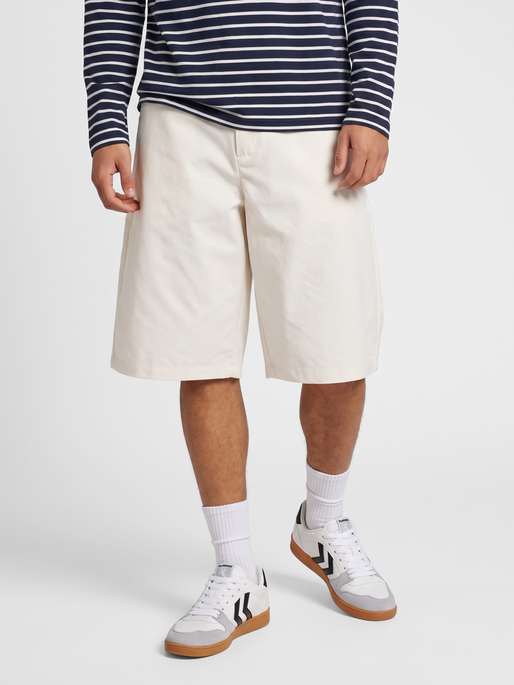 hmlI-D BIG SHORTS, EGRET, model