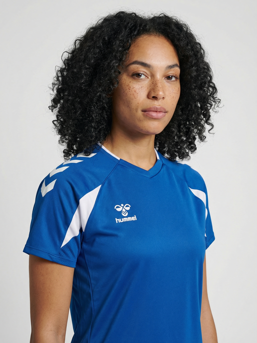 hmlCORE 2.0 JERSEY S/S WOMAN, TRUE BLUE/WHITE, model