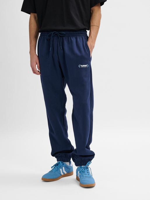 hmlFELIX REGULAR PANTS, DRESS BLUES, model