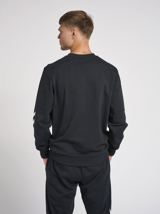 hmlLGC GRAHAM SWEATSHIRT, BLACK, model