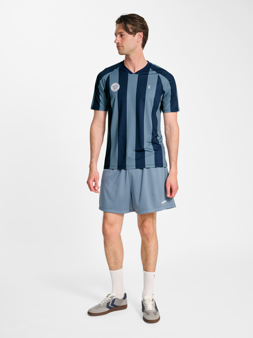 hmlPULSE MESH T-SHIRT S/S, BLUE MIRAGE/DRESS BLUE, model