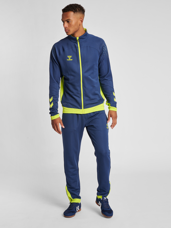 hmlLEAD POLY ZIP JACKET, DARK DENIM, model
