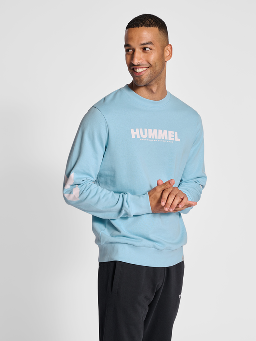 hmlLEGACY SWEATSHIRT, PLACID BLUE, model