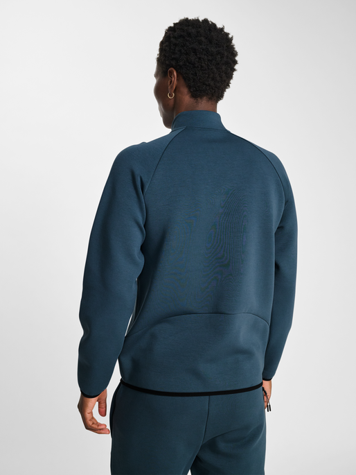 hmlTECH FLEECE HALFZIP, STARGAZER, model