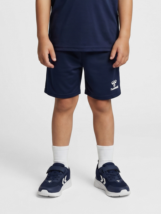 hmlESSENTIAL TRAINING SHORTS KIDS, MARINE, model