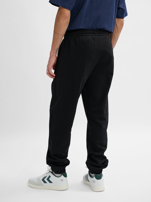 hmlFELIX REGULAR PANTS, BLACK, model