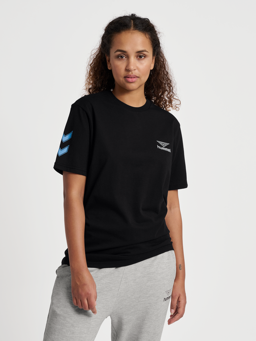 hmlHIVE MASON T-SHIRT, BLACK, model