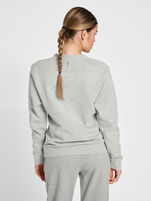 hmlOFFGRID SWEATSHIRT WO, 1960, model