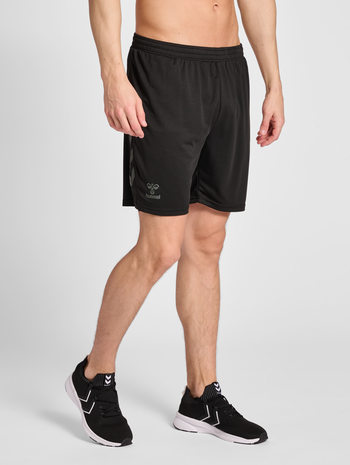 hmlONGRID POLY SHORTS, JET BLACK, model