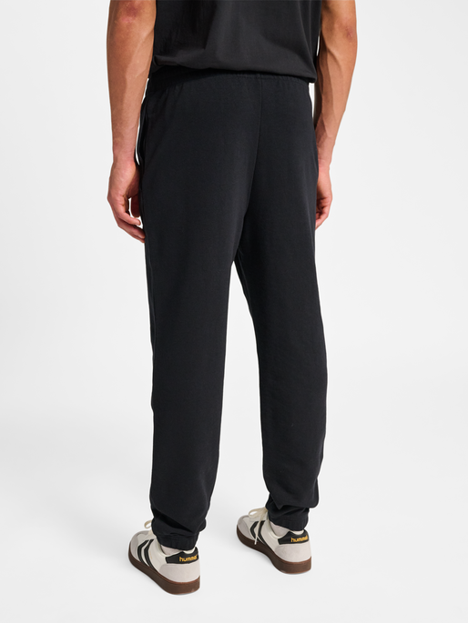 hmlPULSE SWEAT PANTS, BLACK, model