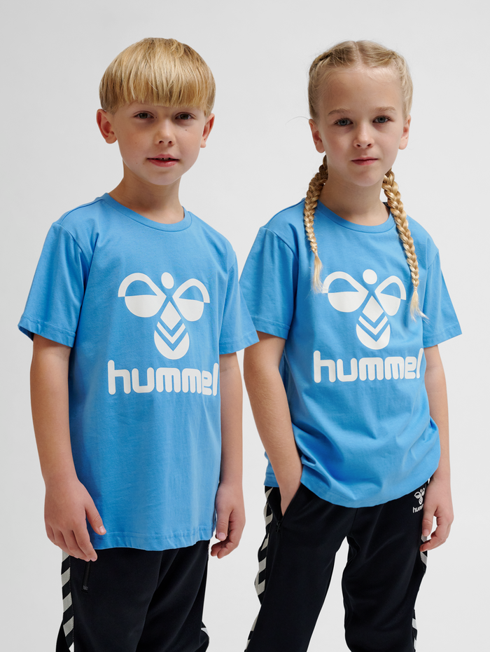 hmlTRES T-SHIRT S/S, LICHEN BLUE, model