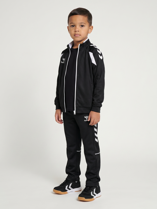 hmlCORE 2.0 SWEAT PANTS KIDS, BLACK/WHITE, model