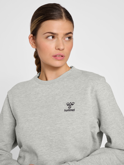 hmlOFFGRID SWEATSHIRT WO, 1960, model