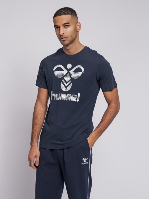hmlVALTER T-SHIRT S/S, 1009, model
