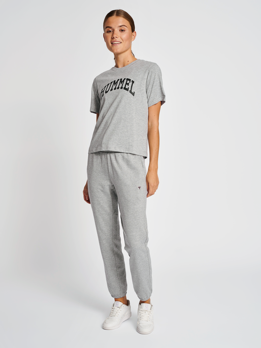 hmlIC GILL LOOSE T-SHIRT, 2006, model