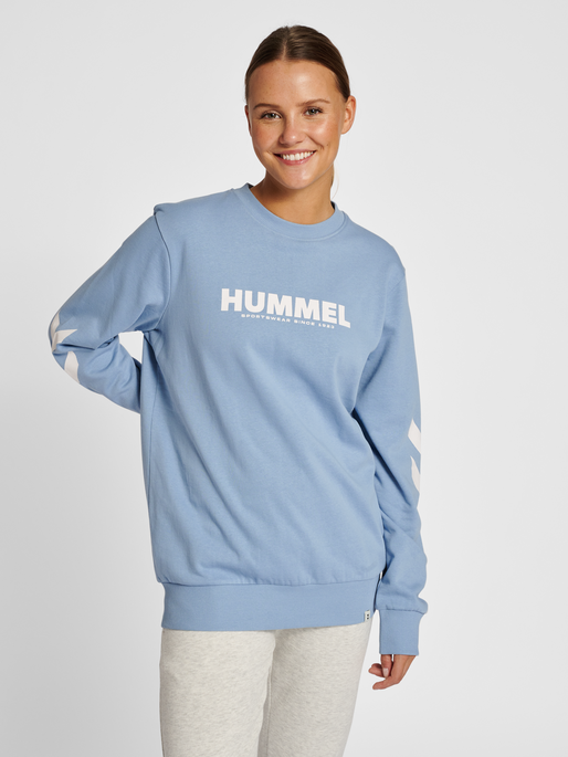 hmlLEGACY SWEATSHIRT, ASHLEY BLUE, model