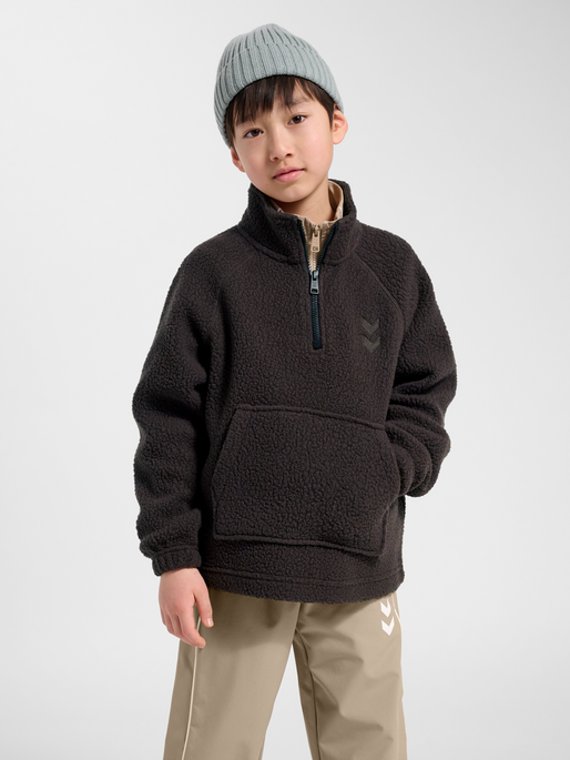 hmlJR MARTINI HALF ZIP JACKET, CHOCOLATE TORTE, model