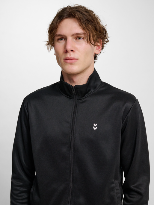 hmlPULSE TRACK JACKET, BLACK, model