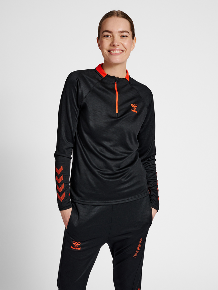 hmlGG12 ACTION HALF ZIP SWEAT WOMAN, BLACK/CHERRY TOMATO, model