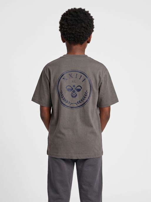 hmlJR LOOSE GRAPHIC T-SHIRT S/S, DARK GULL GRAY, model