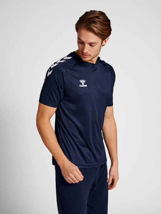 hmlCORE XK CORE POLY T-SHIRT S/S, MARINE, model