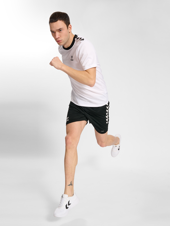 hmlSTALTIC POLY SHORTS, BLACK, model