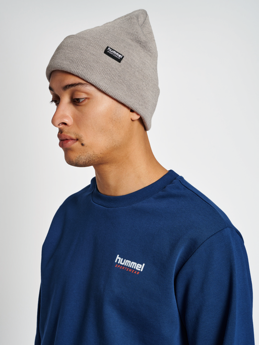 hmlLGC AUSTIN SWEATSHIRT, DRESS BLUES, model