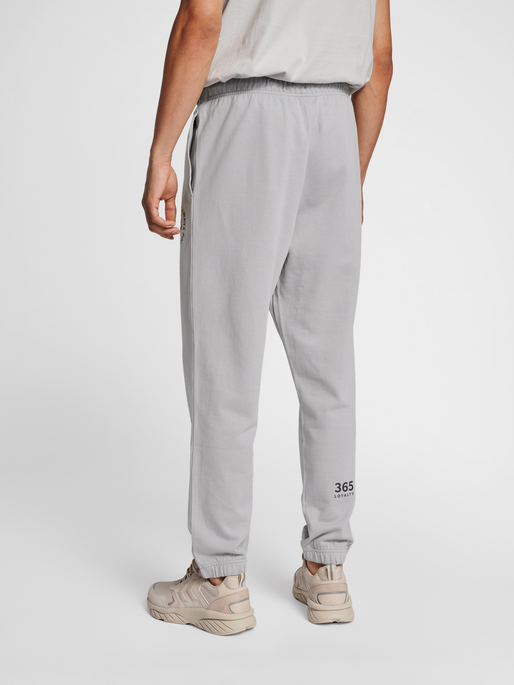 hmlLGC LOYALTY SWEATPANTS, HARBOR MIST, model