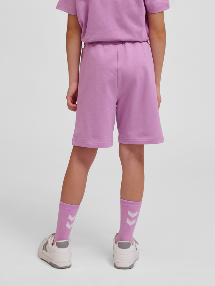hmlTUKAS SHORTS, SMOKY GRAPE, model