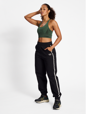 hmlCLEA SEAMLESS  SPORTS TOP, CLIMBING IVY, model