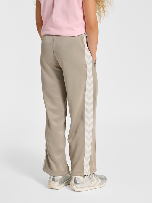 hmlJR WIDE LEG POLY TAPE PANTS, ROCK RIDGE, model