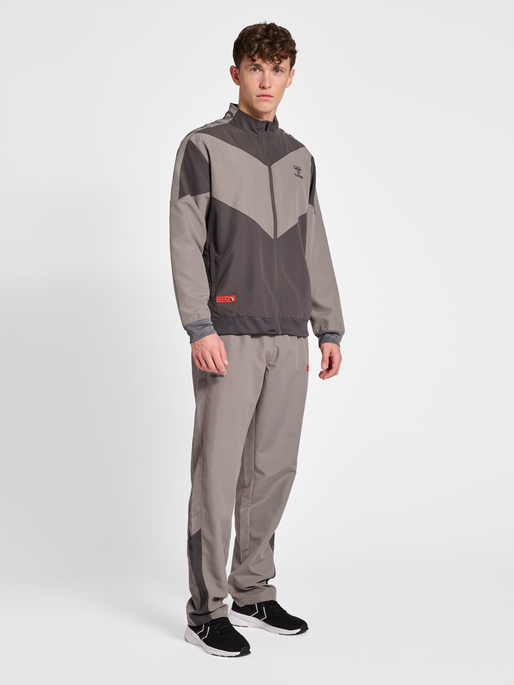 hmlPRO GRID WALK OUT  JACKET, FORGED IRON/QUIET SHADE, model