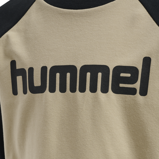 hmlBOYS T-SHIRT L/S, HUMUS, packshot