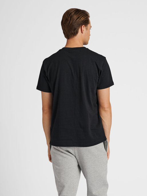 hmlGG12 T-SHIRT S/S, BLACK, model