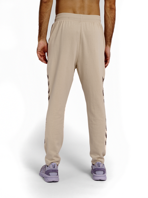 hmlLEGACY TAPERED PANTS, PUMICE STONE, model