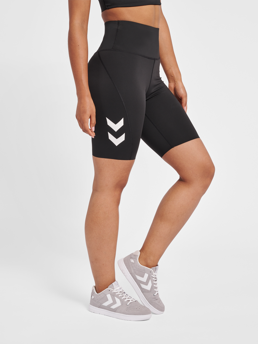 hmlMT GRACE HW TIGHT SHORTS, BLACK, model