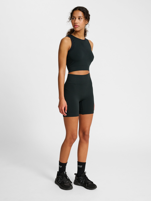 hmlHIIT SEAMLESS SHORT TIGHTS, BLACK, model