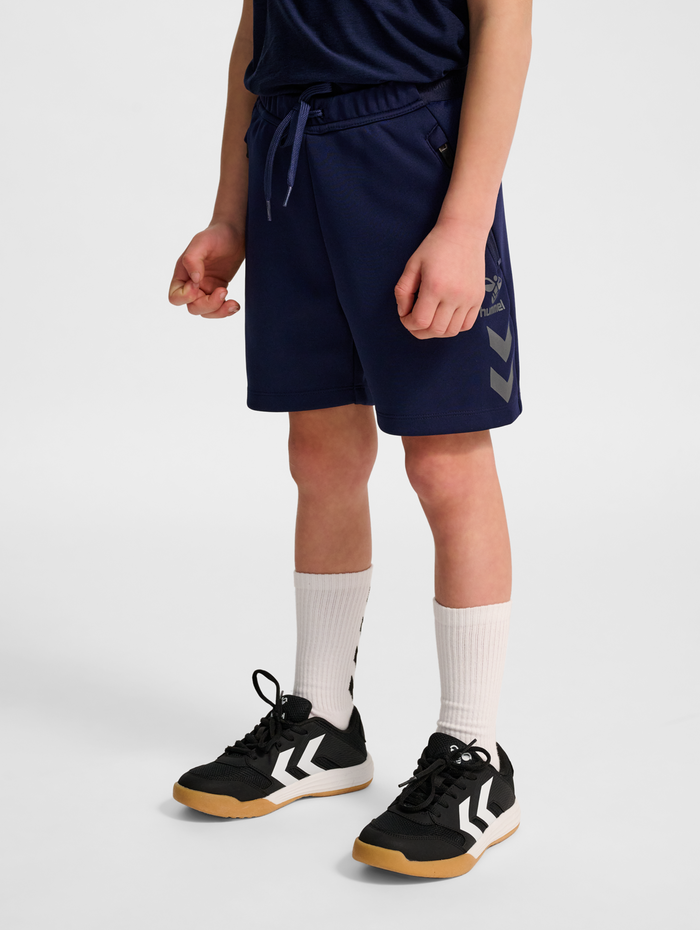 hmlCIMA 2.0 SHORTS KIDS, MARINE, model