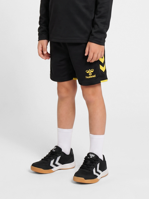 hmlCORE 2.0 SHORTS KIDS, BLACK/BLAZING YELLOW, model