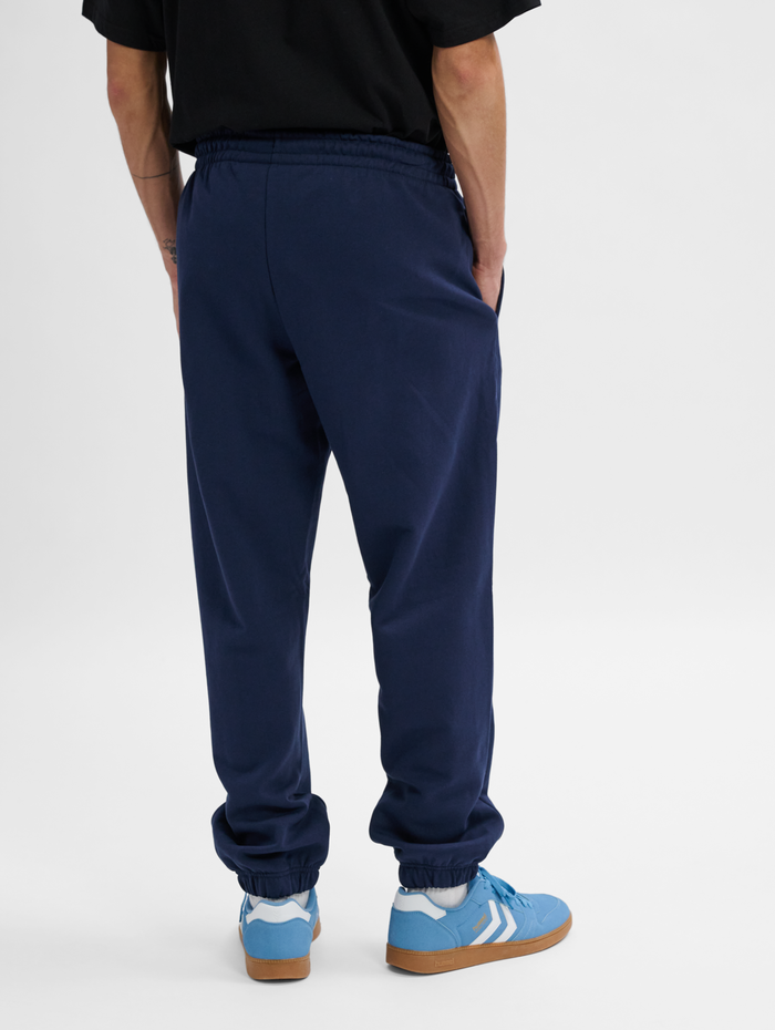 hmlFELIX REGULAR PANTS, DRESS BLUES, model