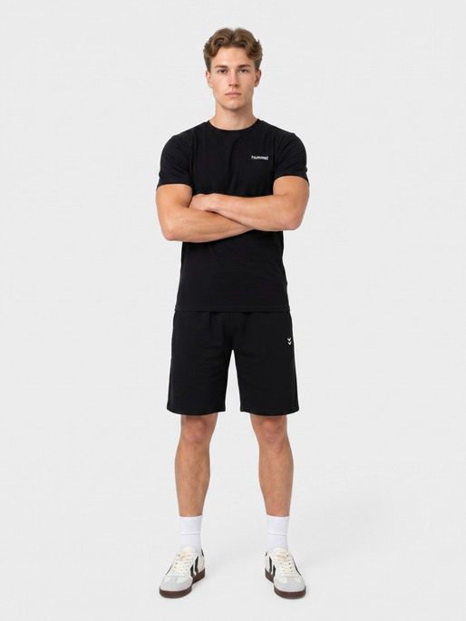 hmlPULSE GRAPHIC T-SHIRT S/S, BLACK, model