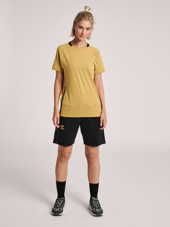 hmlCIMA XK T-SHIRT S/S WOMAN, ANTIQUE GOLD, model